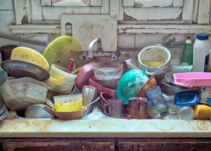 A messy kitchen in Brandon, FL in need of hoarding house cleaning
